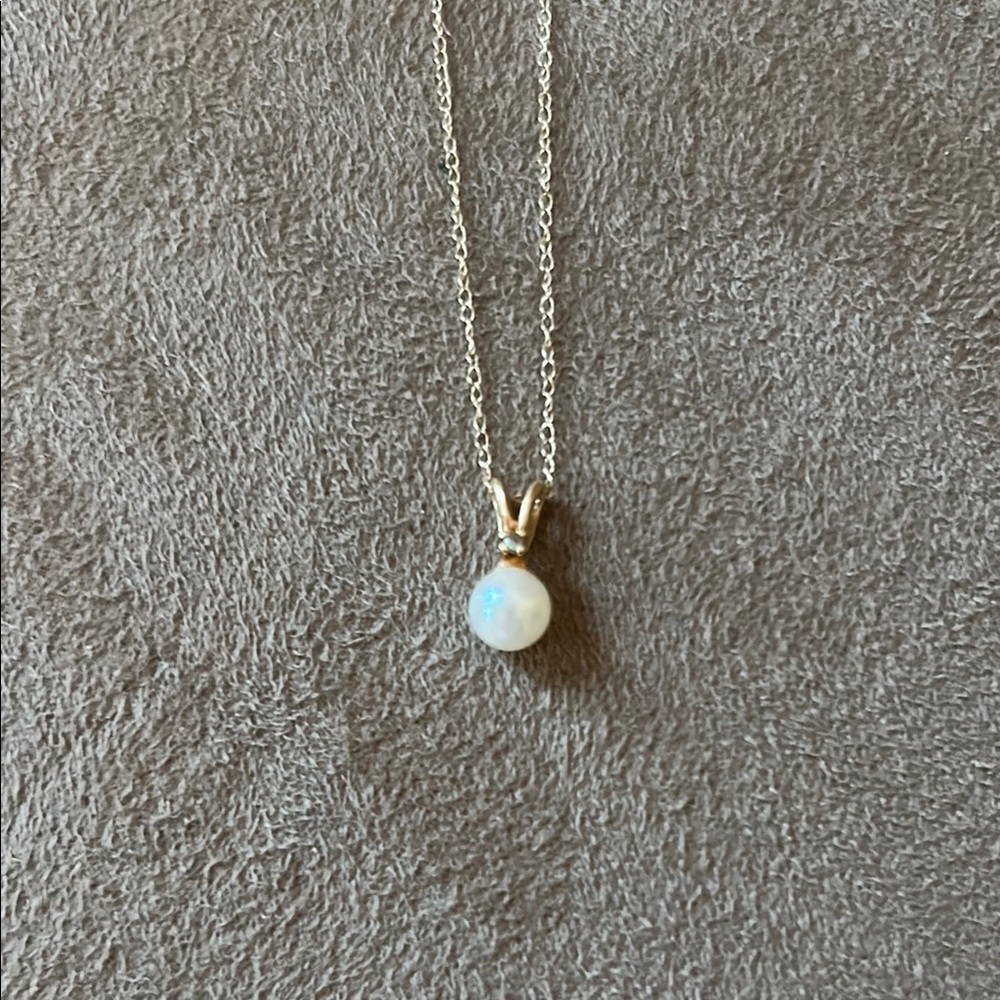 Delicate Pearl and Diamond chip Necklace. Never Worn.